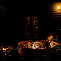 Weltevree Dutchtub Original Houtgestookte Hottub - 4 Personen - Groen 23 Weltevree Dutchtub Original Houtgestookte Hottub - 4 Personen - Groen -Zwembadapparatuur Winkel dutchtub by night